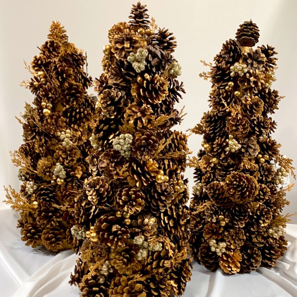 Gold Pine Cone Christmas Tree 🎄